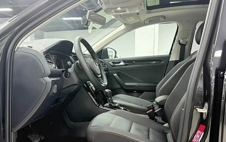 Volkswagen T-Roc I, 2022 год, 1 850 000 рублей, 6 фотография