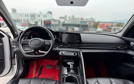 Hyundai Elantra, 2023 год, 1 225 000 рублей, 7 фотография