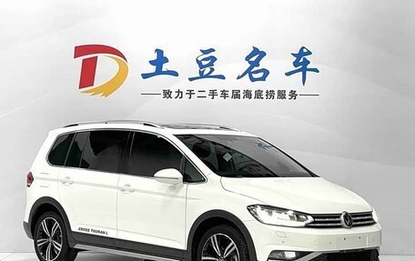 Volkswagen Touran III, 2022 год, 1 800 000 рублей, 5 фотография
