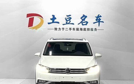 Volkswagen Touran III, 2022 год, 1 800 000 рублей, 9 фотография