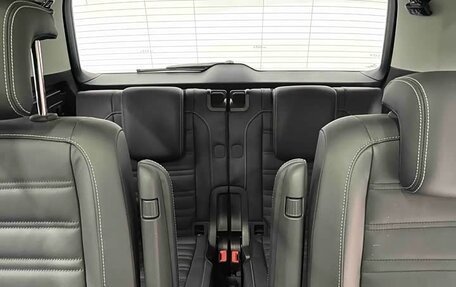 Volkswagen Touran III, 2022 год, 1 800 000 рублей, 8 фотография