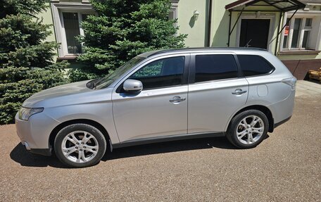 Mitsubishi Outlander III рестайлинг 3, 2013 год, 1 550 000 рублей, 7 фотография