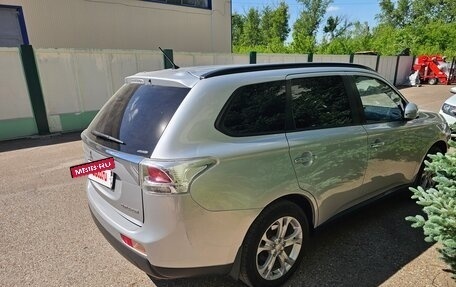 Mitsubishi Outlander III рестайлинг 3, 2013 год, 1 550 000 рублей, 4 фотография