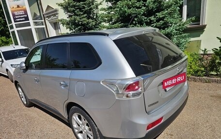 Mitsubishi Outlander III рестайлинг 3, 2013 год, 1 550 000 рублей, 6 фотография