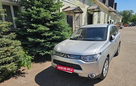 Mitsubishi Outlander III рестайлинг 3, 2013 год, 1 550 000 рублей, 3 фотография