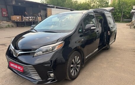 Toyota Sienna III, 2018 год, 4 100 000 рублей, 1 фотография