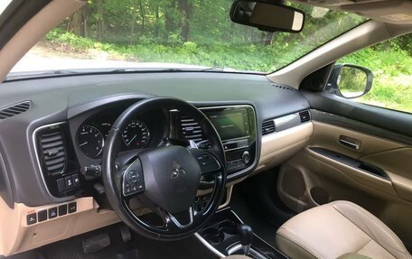 Mitsubishi Outlander III рестайлинг 3, 2020 год, 2 650 000 рублей, 11 фотография