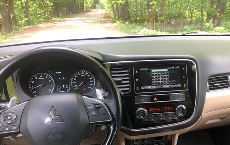 Mitsubishi Outlander III рестайлинг 3, 2020 год, 2 650 000 рублей, 13 фотография