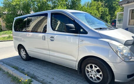 Hyundai Grand Starex Grand Starex I рестайлинг 2, 2008 год, 1 050 000 рублей, 2 фотография
