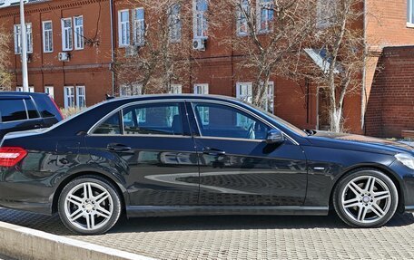 Mercedes-Benz E-Класс, 2011 год, 1 750 000 рублей, 2 фотография