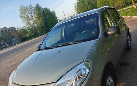 Renault Sandero I, 2012 год, 710 000 рублей, 2 фотография
