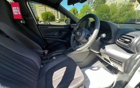 Toyota Yaris, 2021 год, 1 500 000 рублей, 6 фотография