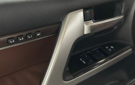 Toyota Land Cruiser 200, 2015 год, 6 300 000 рублей, 18 фотография
