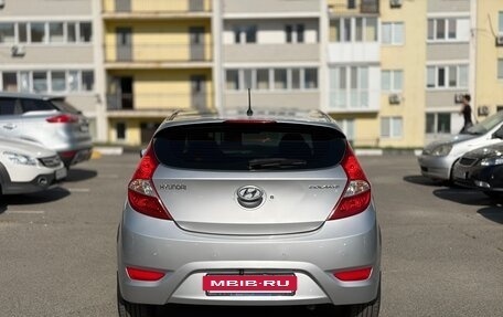 Hyundai Solaris II рестайлинг, 2011 год, 800 000 рублей, 3 фотография