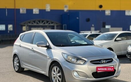 Hyundai Solaris II рестайлинг, 2011 год, 800 000 рублей, 5 фотография