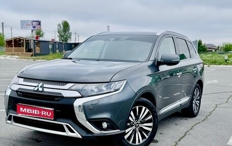Mitsubishi Outlander III рестайлинг 3, 2019 год, 2 970 000 рублей, 1 фотография