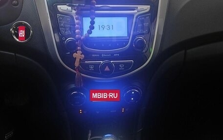 Hyundai Solaris II рестайлинг, 2012 год, 850 000 рублей, 12 фотография
