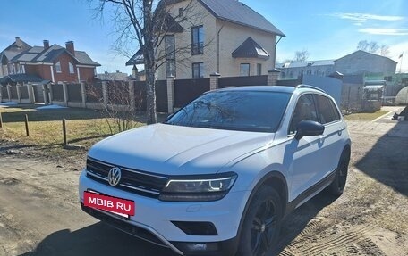 Volkswagen Tiguan II, 2018 год, 2 330 000 рублей, 2 фотография