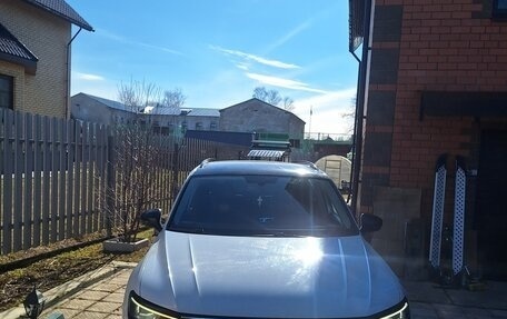 Volkswagen Tiguan II, 2018 год, 2 330 000 рублей, 3 фотография