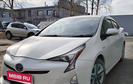 Toyota Prius IV XW50, 2016 год, 1 670 000 рублей, 2 фотография