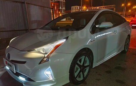 Toyota Prius IV XW50, 2016 год, 1 670 000 рублей, 3 фотография