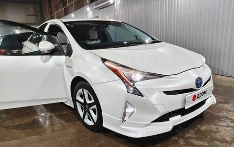 Toyota Prius IV XW50, 2016 год, 1 670 000 рублей, 7 фотография