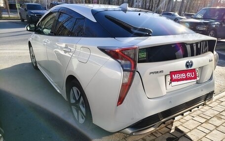Toyota Prius IV XW50, 2016 год, 1 670 000 рублей, 14 фотография