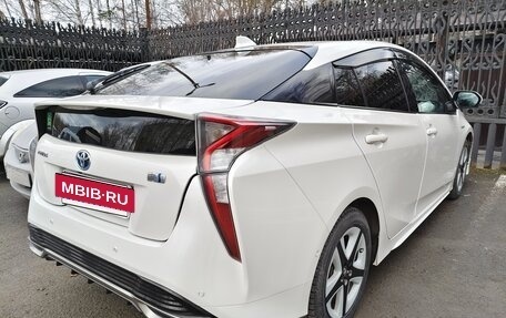 Toyota Prius IV XW50, 2016 год, 1 670 000 рублей, 13 фотография