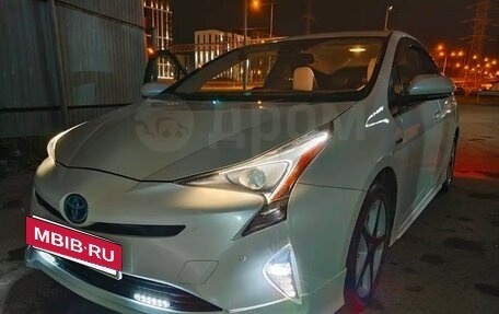 Toyota Prius IV XW50, 2016 год, 1 670 000 рублей, 6 фотография