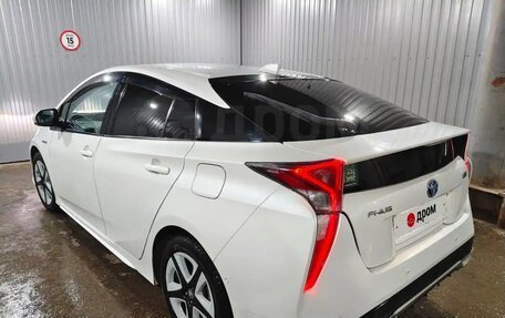 Toyota Prius IV XW50, 2016 год, 1 670 000 рублей, 16 фотография
