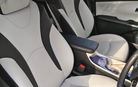 Toyota Prius IV XW50, 2016 год, 1 670 000 рублей, 20 фотография