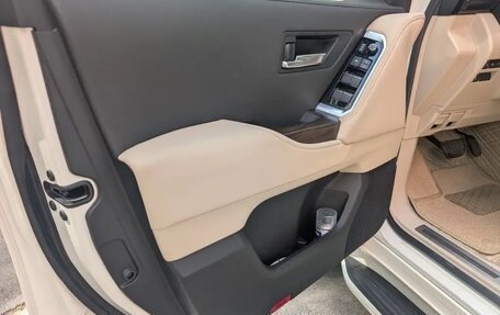 Toyota Land Cruiser, 2021 год, 9 000 000 рублей, 6 фотография