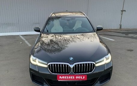 BMW 5 серия, 2020 год, 3 650 000 рублей, 2 фотография