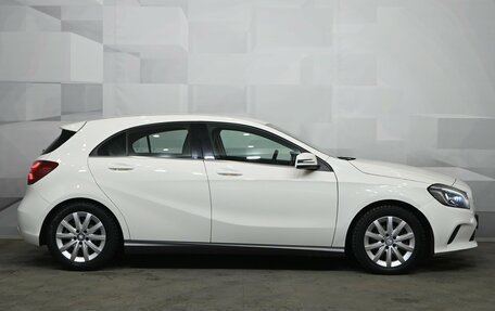 Mercedes-Benz A-Класс, 2017 год, 1 710 000 рублей, 8 фотография