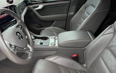 Volkswagen Touareg III, 2019 год, 5 300 000 рублей, 5 фотография