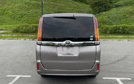Toyota Noah III, 2021 год, 2 150 000 рублей, 3 фотография