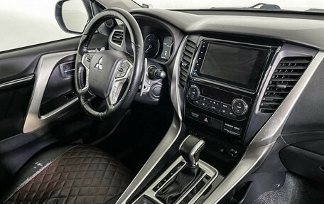 Mitsubishi Pajero Sport III рестайлинг, 2017 год, 2 897 000 рублей, 9 фотография