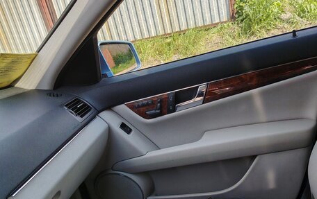 Mercedes-Benz C-Класс, 2010 год, 1 500 000 рублей, 5 фотография
