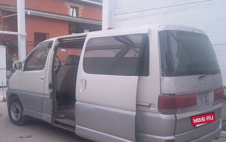 Toyota Regius, 1999 год, 570 000 рублей, 2 фотография