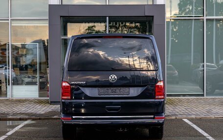 Volkswagen Multivan T6 рестайлинг, 2019 год, 3 895 000 рублей, 5 фотография
