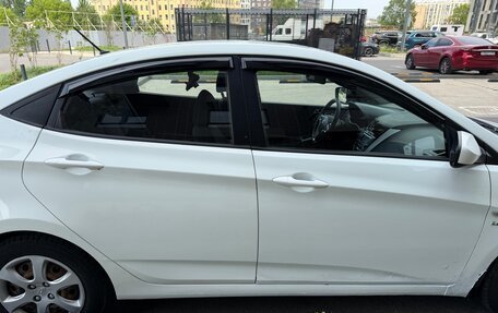 Hyundai Solaris II рестайлинг, 2011 год, 470 000 рублей, 4 фотография
