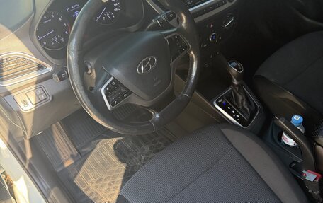 Hyundai Solaris II рестайлинг, 2017 год, 950 000 рублей, 10 фотография