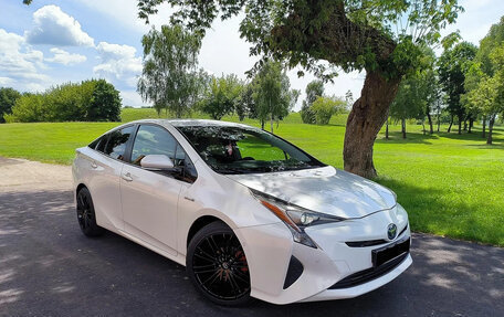 Toyota Prius IV XW50, 2015 год, 1 450 123 рублей, 2 фотография
