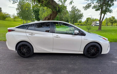 Toyota Prius IV XW50, 2015 год, 1 450 123 рублей, 4 фотография