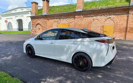 Toyota Prius IV XW50, 2015 год, 1 450 123 рублей, 3 фотография