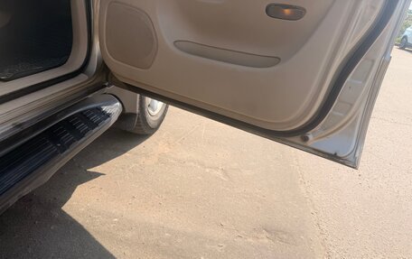 Toyota Land Cruiser Prado 120 рестайлинг, 2005 год, 1 800 000 рублей, 11 фотография