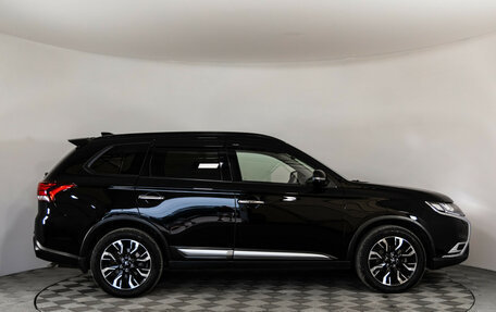 Mitsubishi Outlander III рестайлинг 3, 2021 год, 2 949 000 рублей, 4 фотография