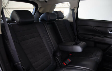 Mitsubishi Outlander III рестайлинг 3, 2021 год, 2 949 000 рублей, 12 фотография