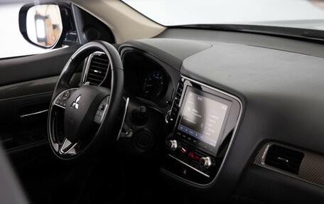 Mitsubishi Outlander III рестайлинг 3, 2021 год, 2 949 000 рублей, 13 фотография