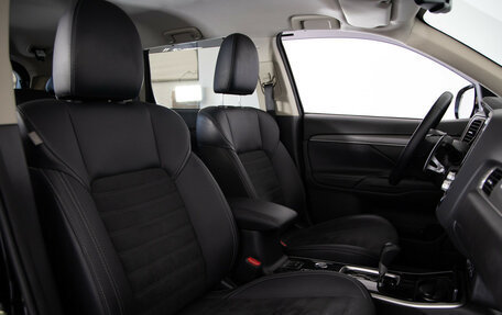 Mitsubishi Outlander III рестайлинг 3, 2021 год, 2 949 000 рублей, 11 фотография
